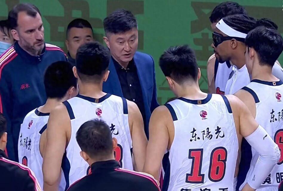 官方入口-广东男篮麦考尔即将复出，北京男篮确定签下麦基，上海洛夫顿受伤